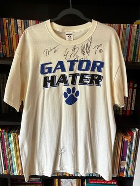 Kentucky Wildcats autographed shirt! WALL, COUSINS, BLEDSOE, PATTERSON!